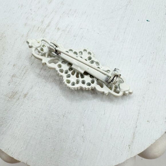 Vintage White Enamel Open Filigree Bar Brooch Pin - Picture 2 of 4